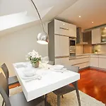 Luxury Penthouse Apartment *