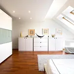 Luxury Penthouse Apartment *