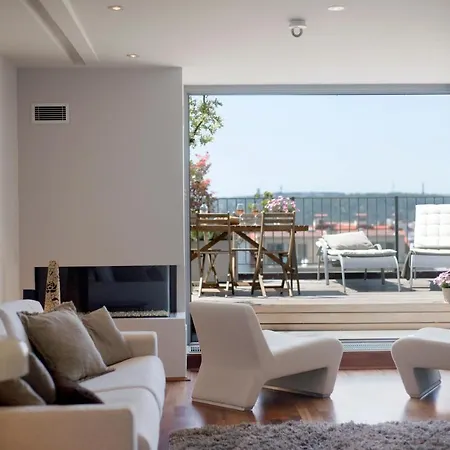 Luxury Penthouse Apartment *